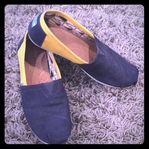 Navy and yellow color block Toms